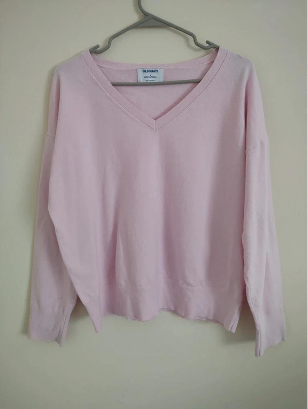 Old Navy Women's Rose V-Neck Sweater Size M - Picture 1 of 7